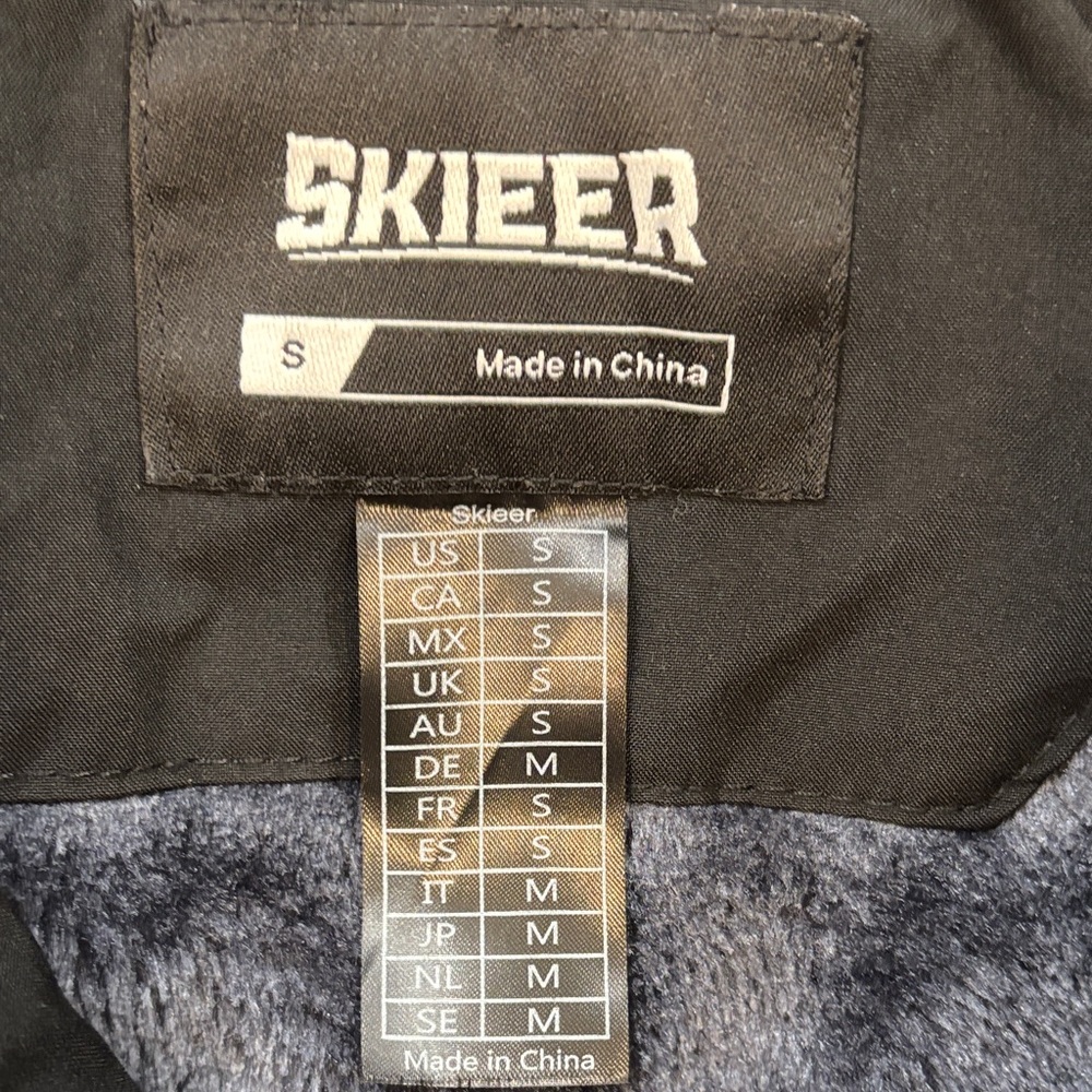 Skieer Waterproof Ski Jacket with detachable hood. Inside pockets. Size small. - Picture 2 of 10